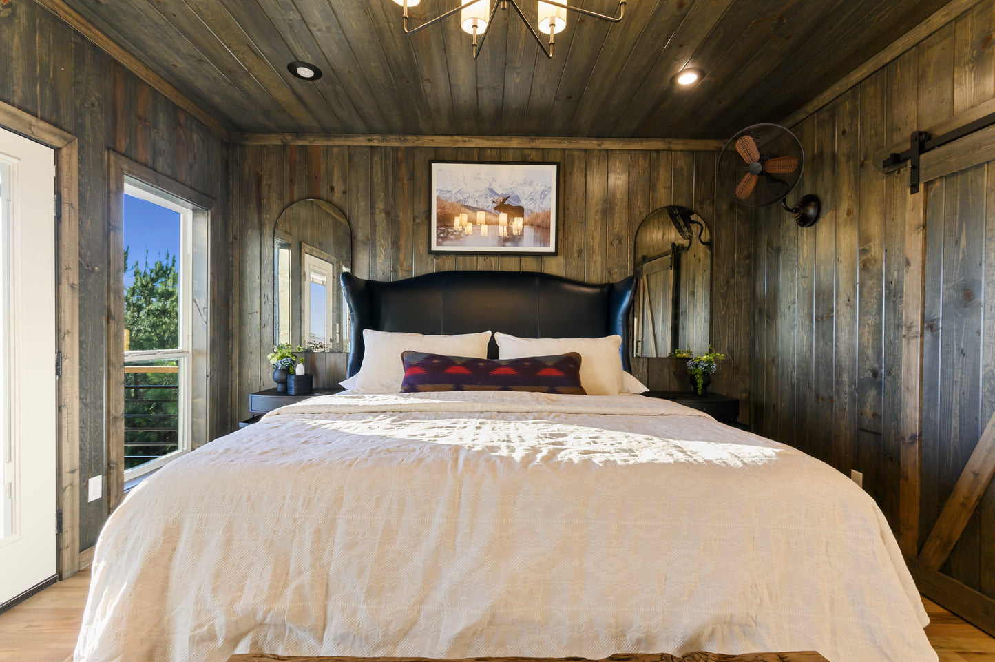 Star's Hollow King Bed