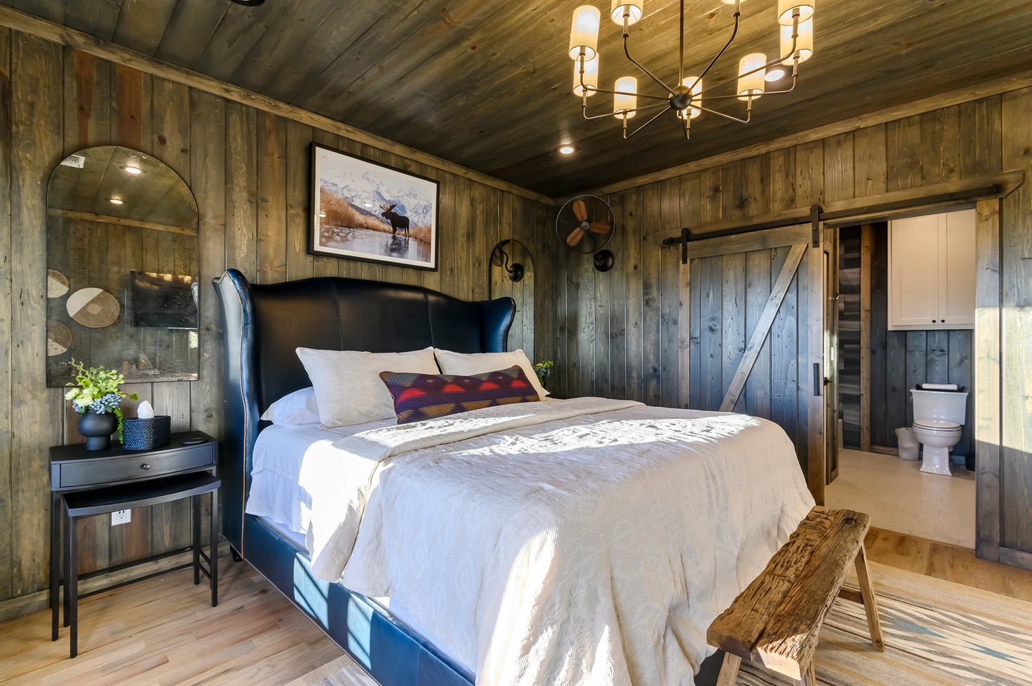 Star's Hollow King Bed