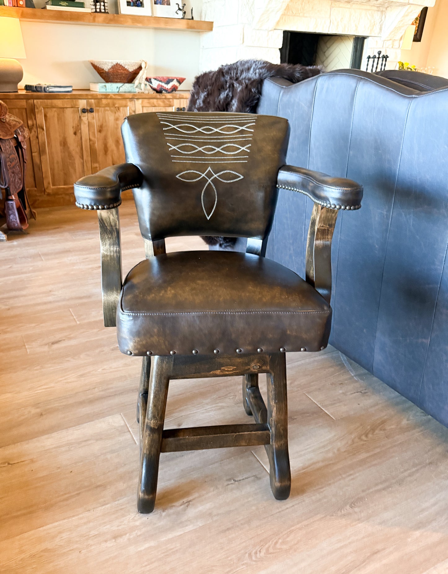 THE OUTFITTER BARSTOOL
