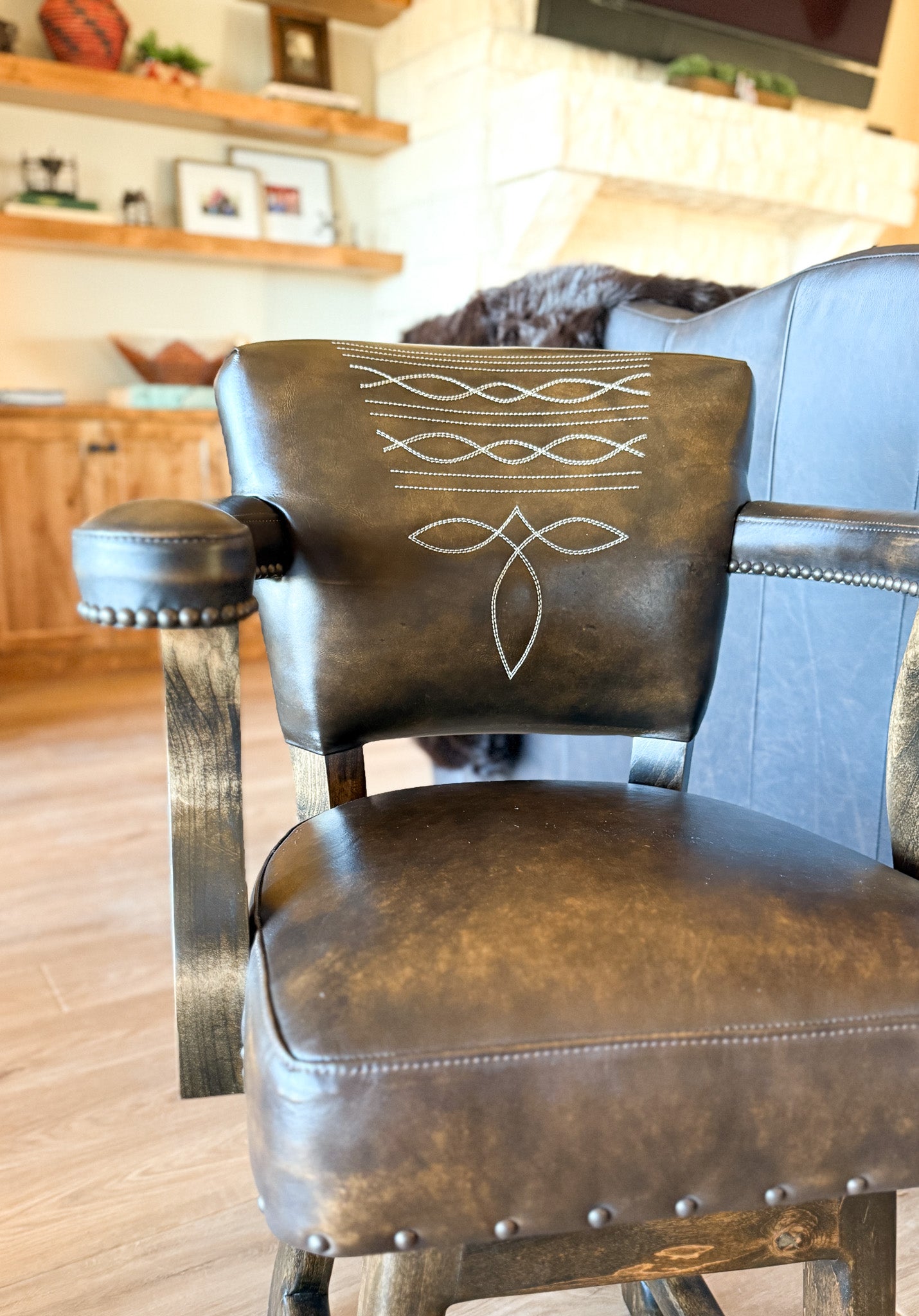 THE OUTFITTER BARSTOOL